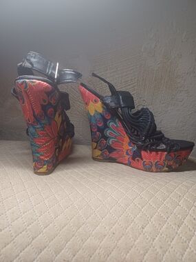 Dbdk Brand Colorful Peacock-Print Wedge Sandals - Black Straps